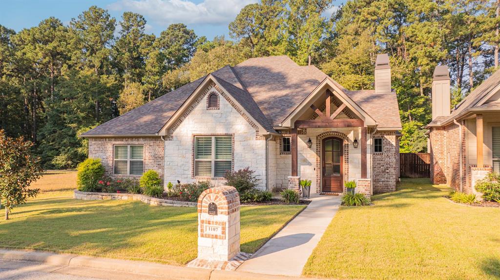 1107 Victoria Drive