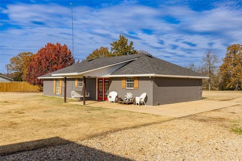 A home in Powderly