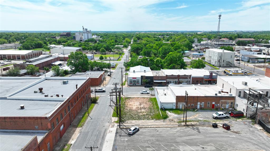 Photo 1 of 17 — 225 E Houston Street, Sherman, TX 75090