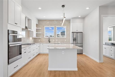 Photo of 700 W Vickery Boulevard #0104, Fort Worth, TX 76104 (MLS # 21097520)