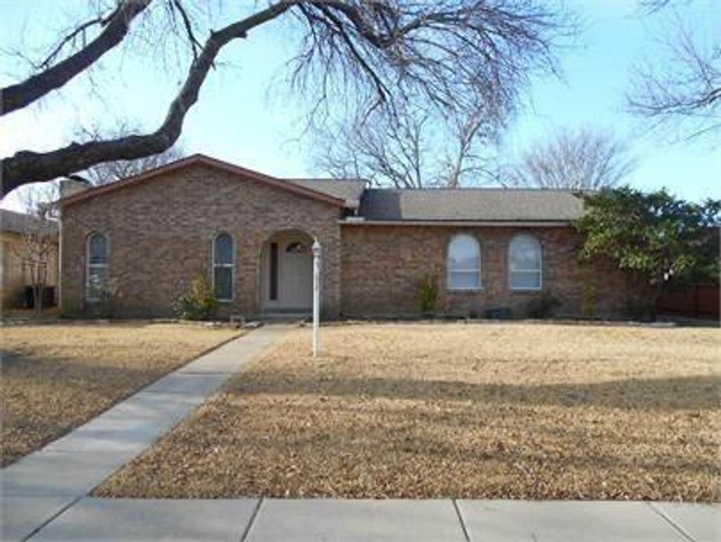 Photo of 3315 Kensington Drive, Mesquite, TX 75150 (MLS # 21122861)