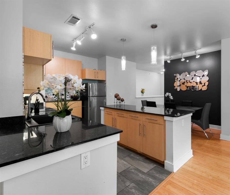 4414 Cedar Springs Road 209
