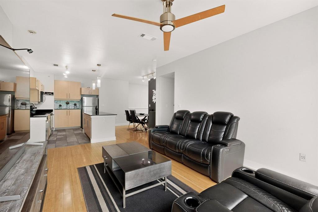 4414 Cedar Springs Road 209