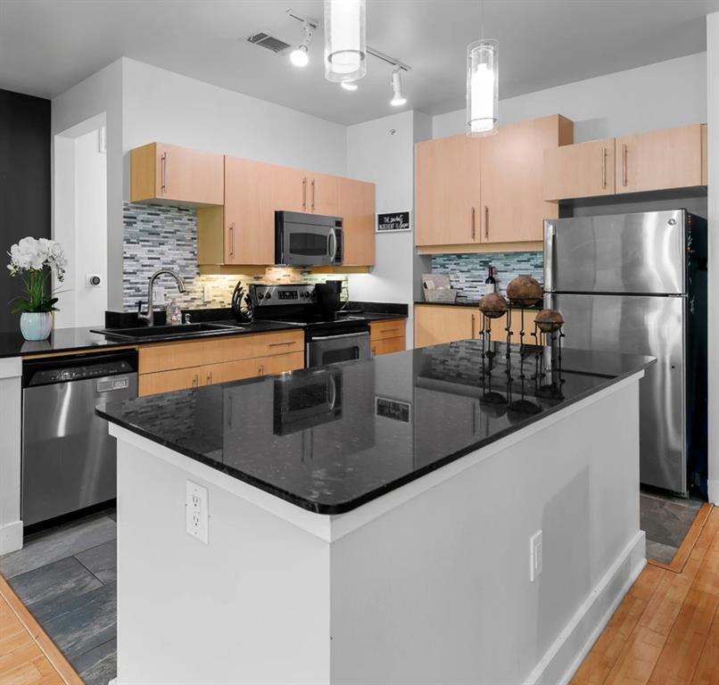 4414 Cedar Springs Road 209