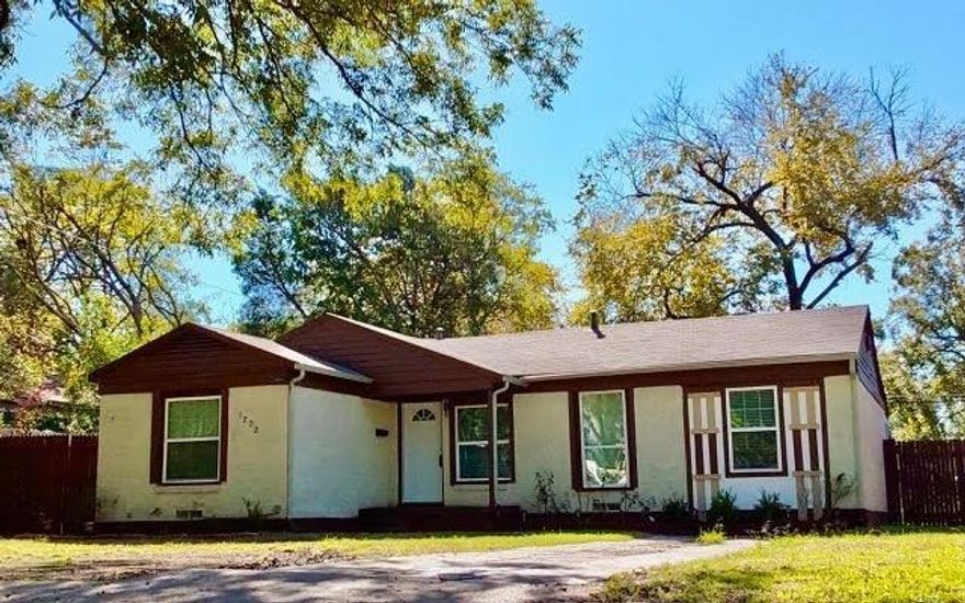 Welcome to your charming new home in the heart of Centerville! This lovely, centrally located house features a very large backyard—an ideal space for children to play, family gatherings, or simply enjoying the outdoors. The home boasts a bright and inviting entryway, filling the interior with natural light and creating a warm, welcoming atmosphere. Just minutes from Fiesta, local schools, shopping, and convenient amenities, this property is perfect for anyone starting out looking for comfort, convenience and an unbeatable location. Don’t miss this wonderful opportunity—make this delightful house your home today!