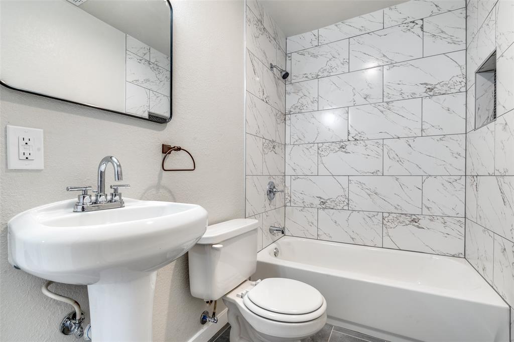 ELLIS C THOMAS - Residential Lease