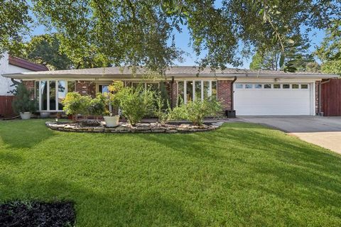 813 Overhill Court Hurst TX 76053