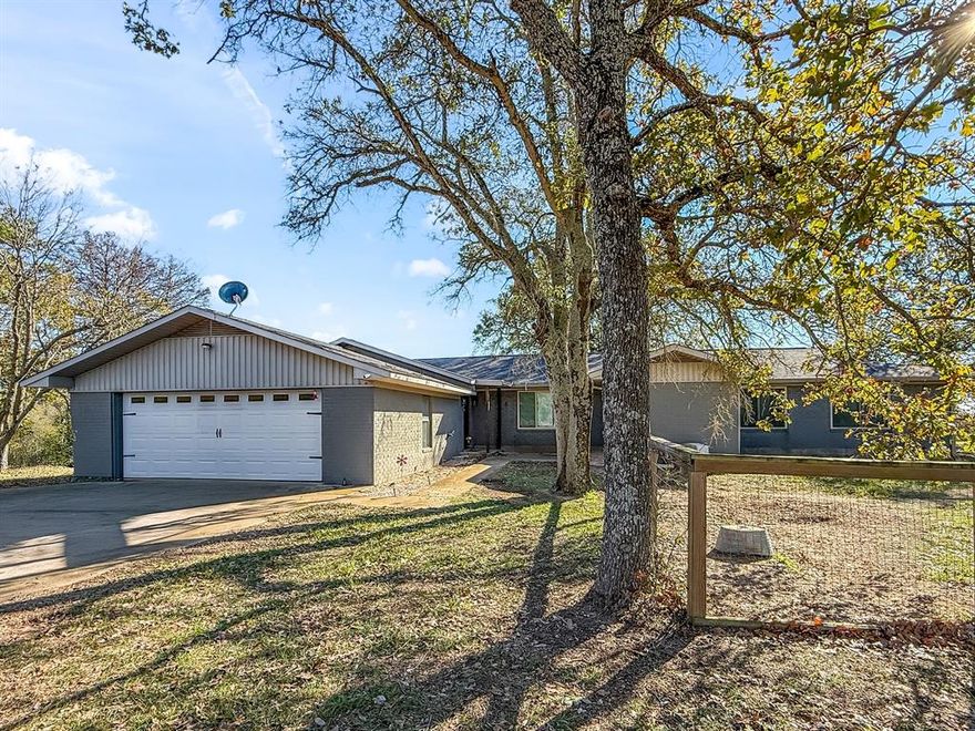 This large family home on 1.12 acres in Larue is located right between Athens and Palestine. LaPoynor ISD is a small, desirable school district. 4BR, 4B, large family room and kitchen with ample storage. Spacious, fenced yard for kids or animals and plenty of room to build a shop building.
