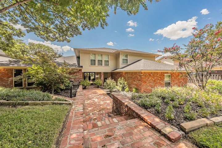 Photo 1 of 40 — 1406 Riverview Drive, Arlington, TX 76012
