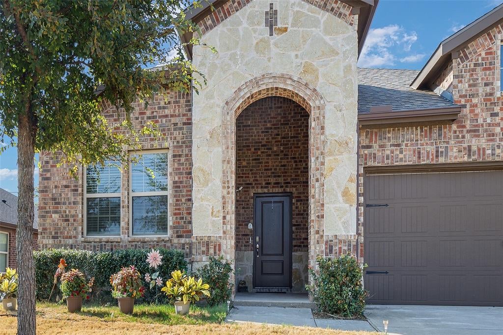 1101 Crepe Myrtle Lane
