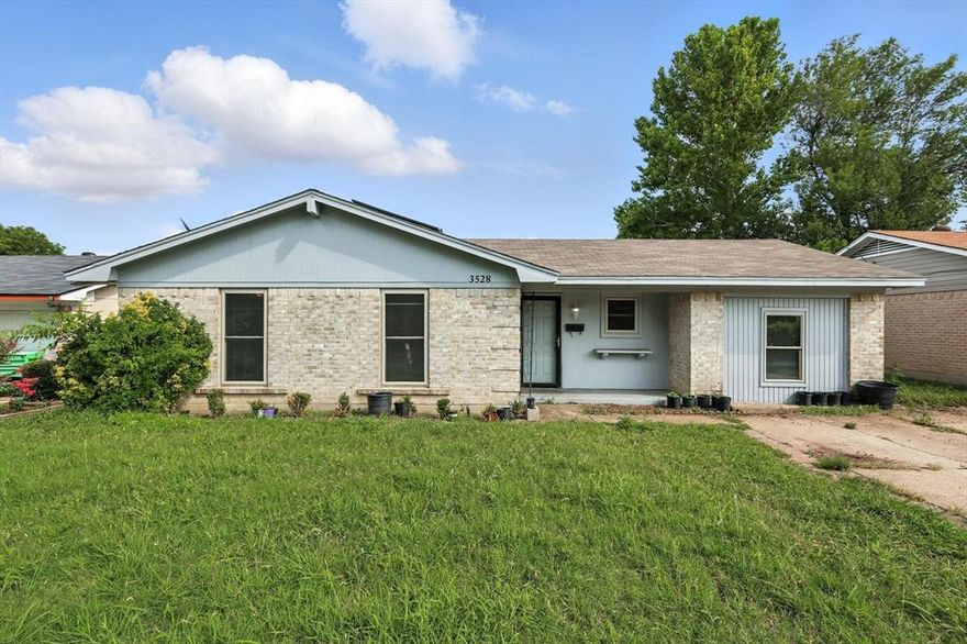 BRAND NEW HVAC UNIT INSTALLED READY TO MOVE IN 4-bedroom, 2-bath home located just 15 minutes from Downtown Dallas. Features include central AC and heat, laminate flooring , granite countertops, and light fixtures and ceiling fans throughout. Home also includes solar panels for energy efficiency. Convenient location with easy access to schools, shopping, and major highways. Move-in ready.