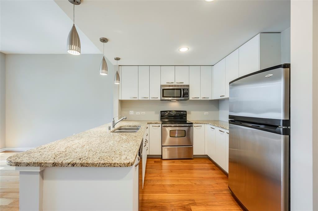1200 Main Street 1002