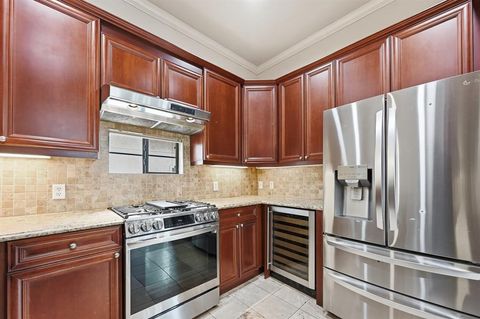 Tiny photo for 1020 Pavillion Street, Dallas, TX 75204 (MLS # 21200807)