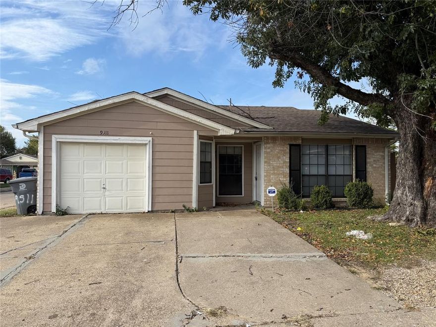 This property has been a cash-flowing asset for several years. Full renovation in 2019 and has been well maintained by a professional property management company since. House is being sold AS-IS. This house is a great deal! Ideal for investors or DIY. Come see it today, it won't last long!