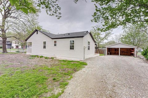 A home in Leonard