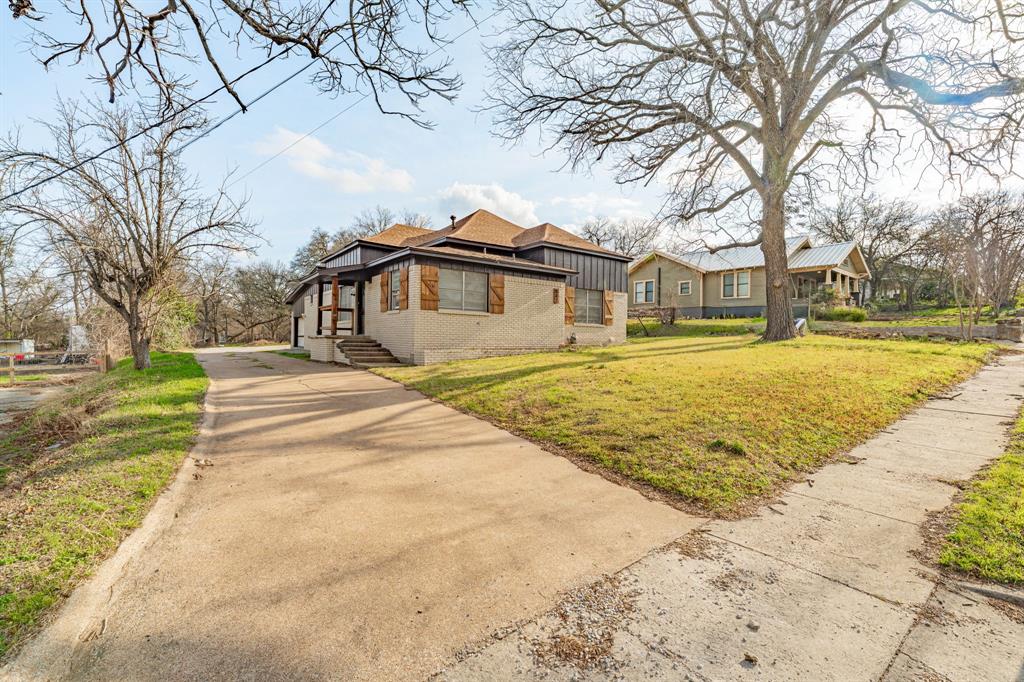 582 W College Street