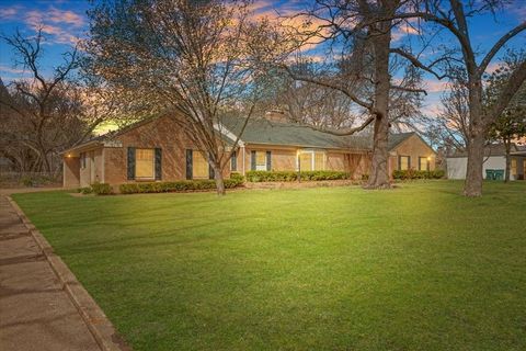 213 W Scott Street Sherman TX 75092