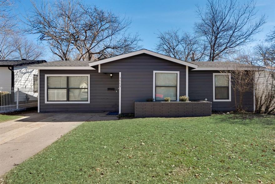 Welcome home! Step inside this fully updated 3 bed 2 bath home. This home has been renovated throughout. Upgrades feature NEW ROOF, sleek quartz countertops, brand new cabinetry, LVP and carpet, and more! Enjoy a large backyard, perfect for hosting. Elementary school located right behind the backyard. 
Easy access to multiple freeways, this home offers the perfect blend of comfort and convenience! Schedule your tour today!