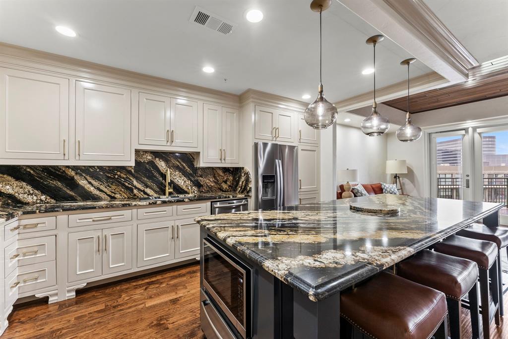 5055 Addison Circle 723
