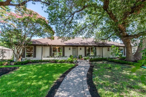 Photo of 7721 Chattington Drive, Dallas, TX 75248 (MLS # 21327871)