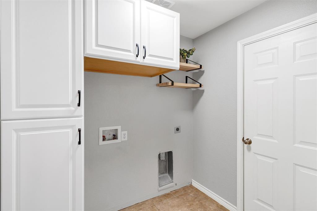 Fort Worth, Texas 76052, United States, 6 Bedrooms Bedrooms, ,4 BathroomsBathrooms,Residential,Active,107146