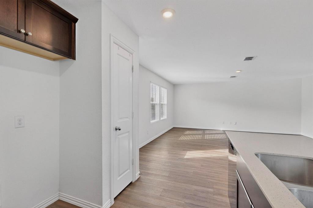 Villas on Prairie Crk Add - Residential Lease