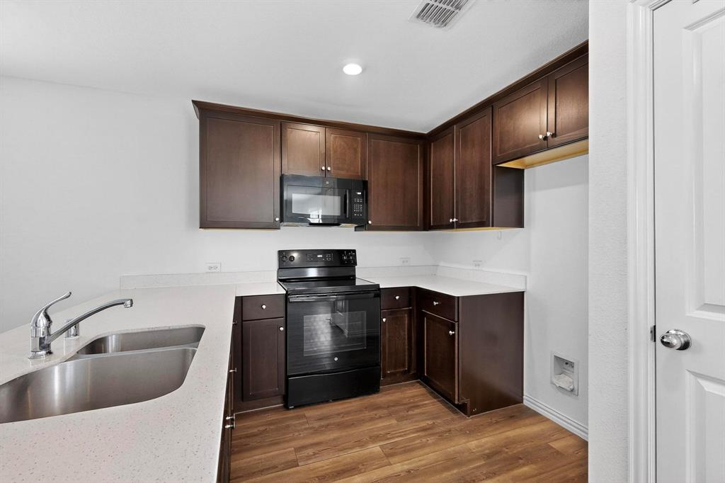 Villas on Prairie Crk Add - Residential Lease