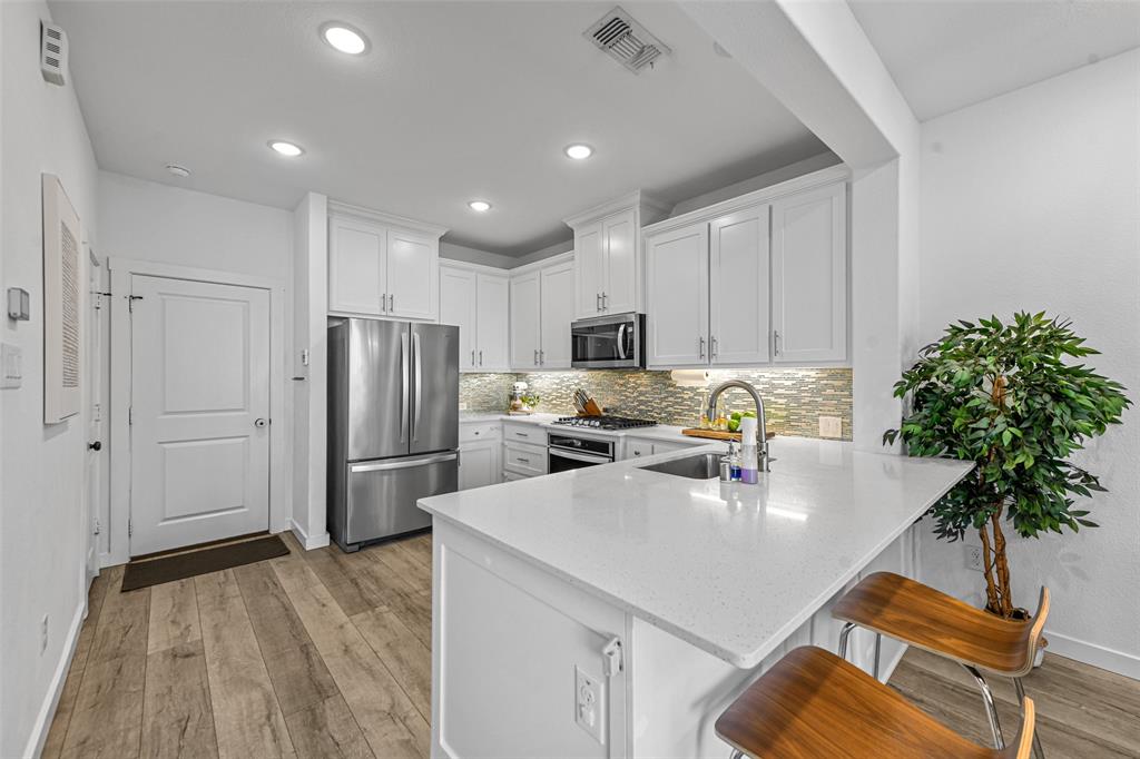 Flower Mound, Texas 75028, United States, 2 Bedrooms Bedrooms, ,3 BathroomsBathrooms,Residential,Pending,34024