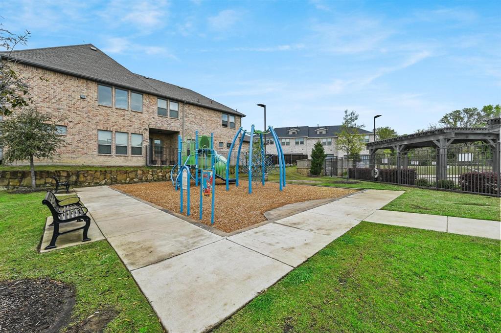 Flower Mound, Texas 75028, United States, 2 Bedrooms Bedrooms, ,3 BathroomsBathrooms,Residential,Pending,34024