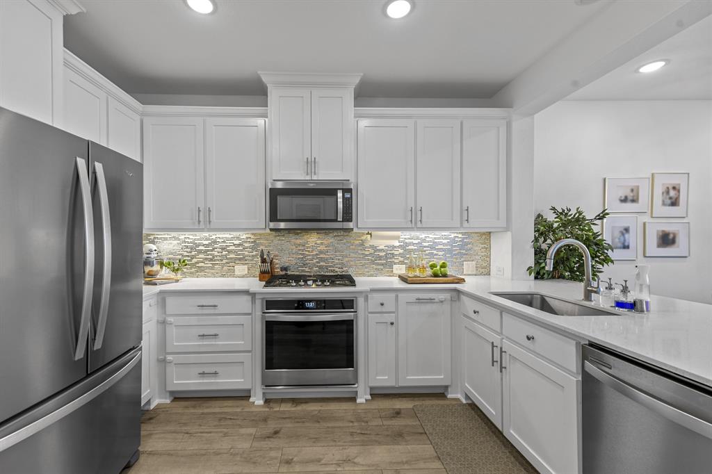 Flower Mound, Texas 75028, United States, 2 Bedrooms Bedrooms, ,3 BathroomsBathrooms,Residential,Pending,34024