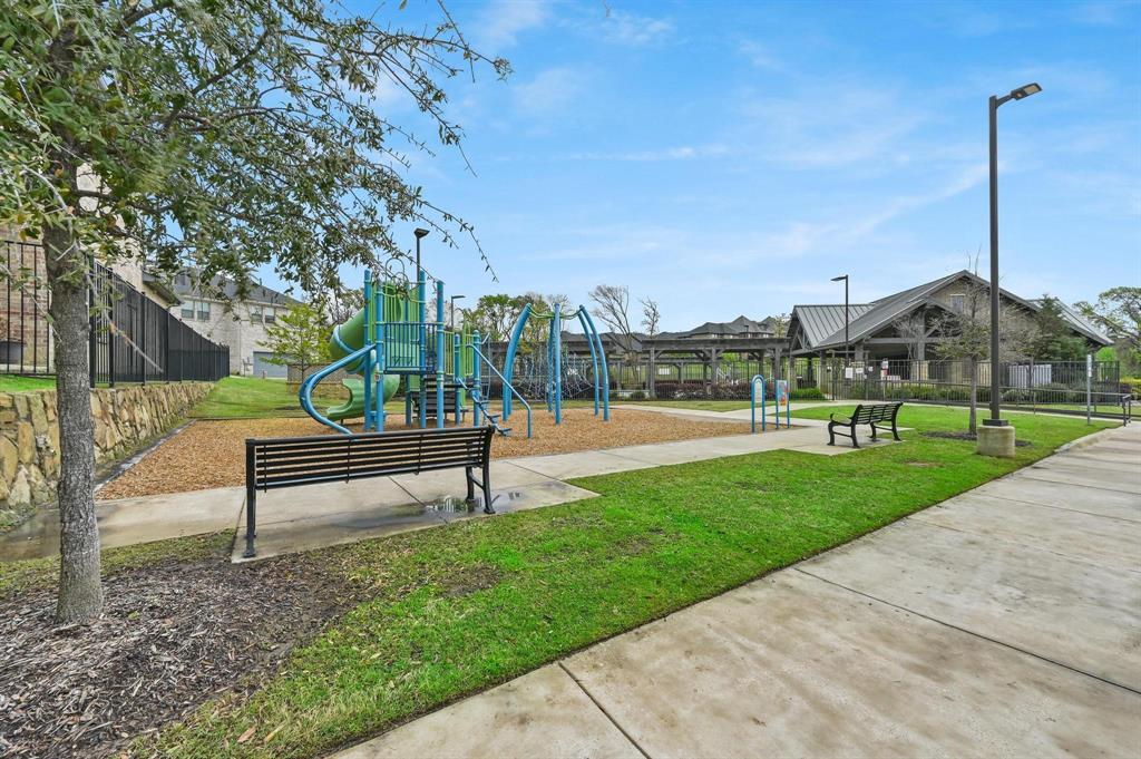 Flower Mound, Texas 75028, United States, 2 Bedrooms Bedrooms, ,3 BathroomsBathrooms,Residential,Pending,34024