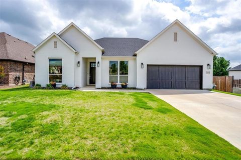 7233 Tour Trail Benbrook TX 76126