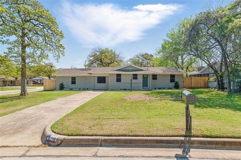 718 Paula Lane Kennedale TX 76060