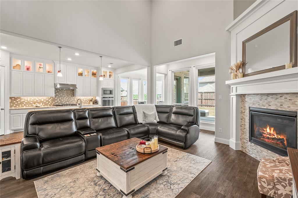 1040 Lone Grove Lane