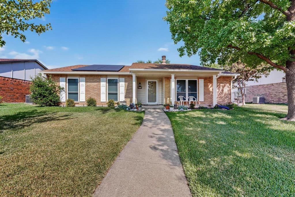 Photo of 4324 Mesa View Drive, Mesquite, TX 75150 (MLS # 21162516)