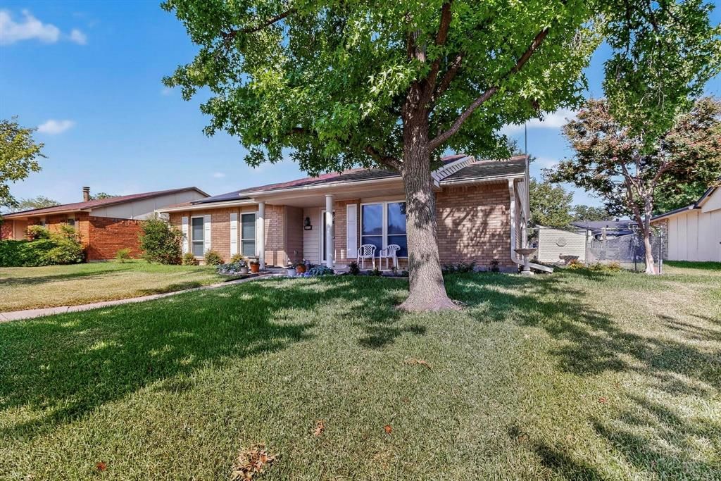 Photo of 4324 Mesa View Drive, Mesquite, TX 75150 (MLS # 21162516)