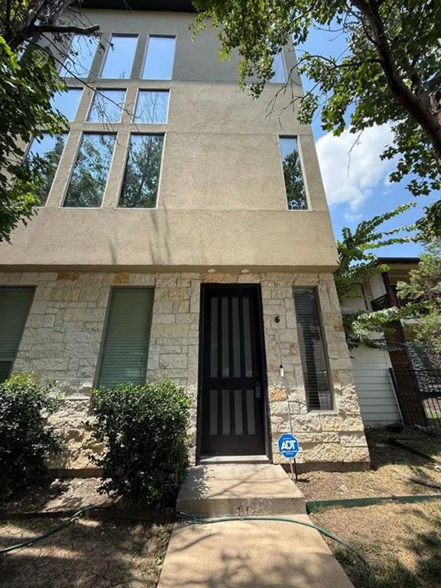 Beautiful townhome in East Dallas. Spacious floor plan which includes a Roof Top with incredible views of downtown Dallas.. The place has been very well maintained. In the last 24 month both HVAC systems have been totally replaced, water heater is new. This home is pre wired for your sound system, security cameras installed recently with 3 touch screens panels, projector come with the unit for your favorite movies, master bedroom has a TV inside the glass. This is the only unit with a storage unit outside of the garage.