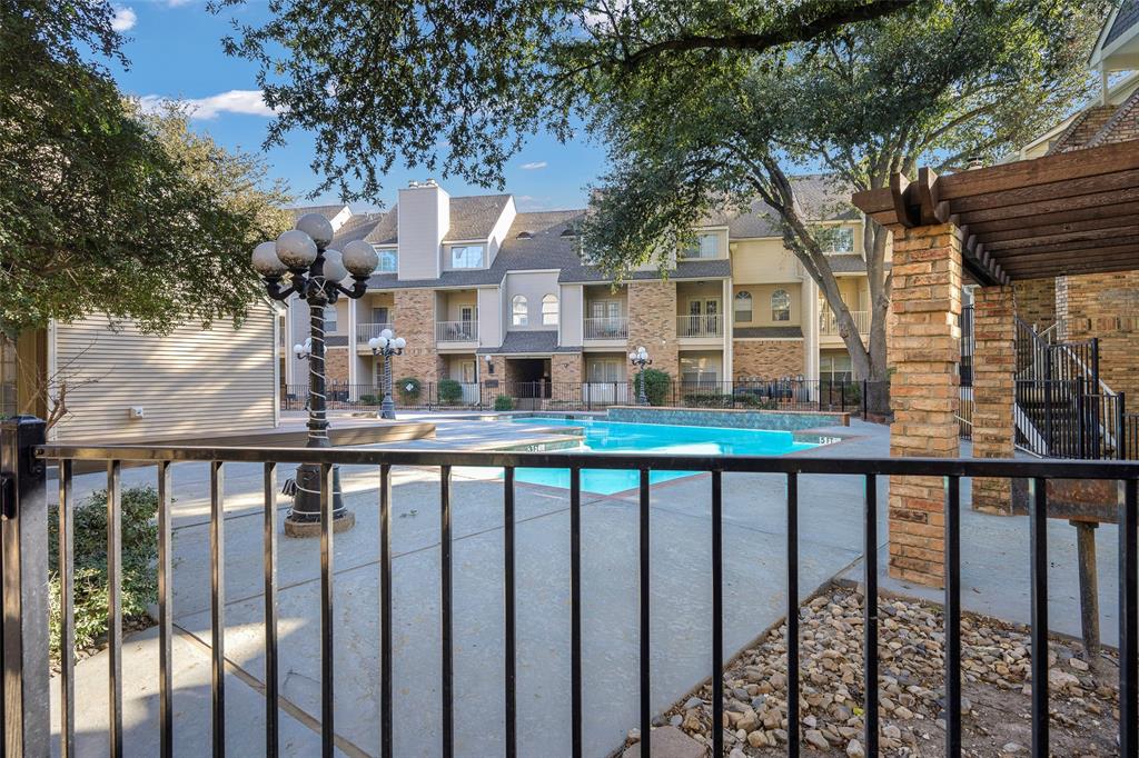 Parkway Quarter Condos - Residential