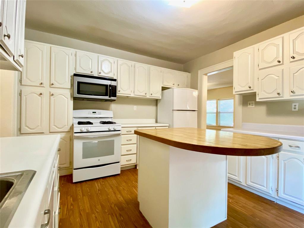 Bowser & Lemons Oak Lawn & # - Residential