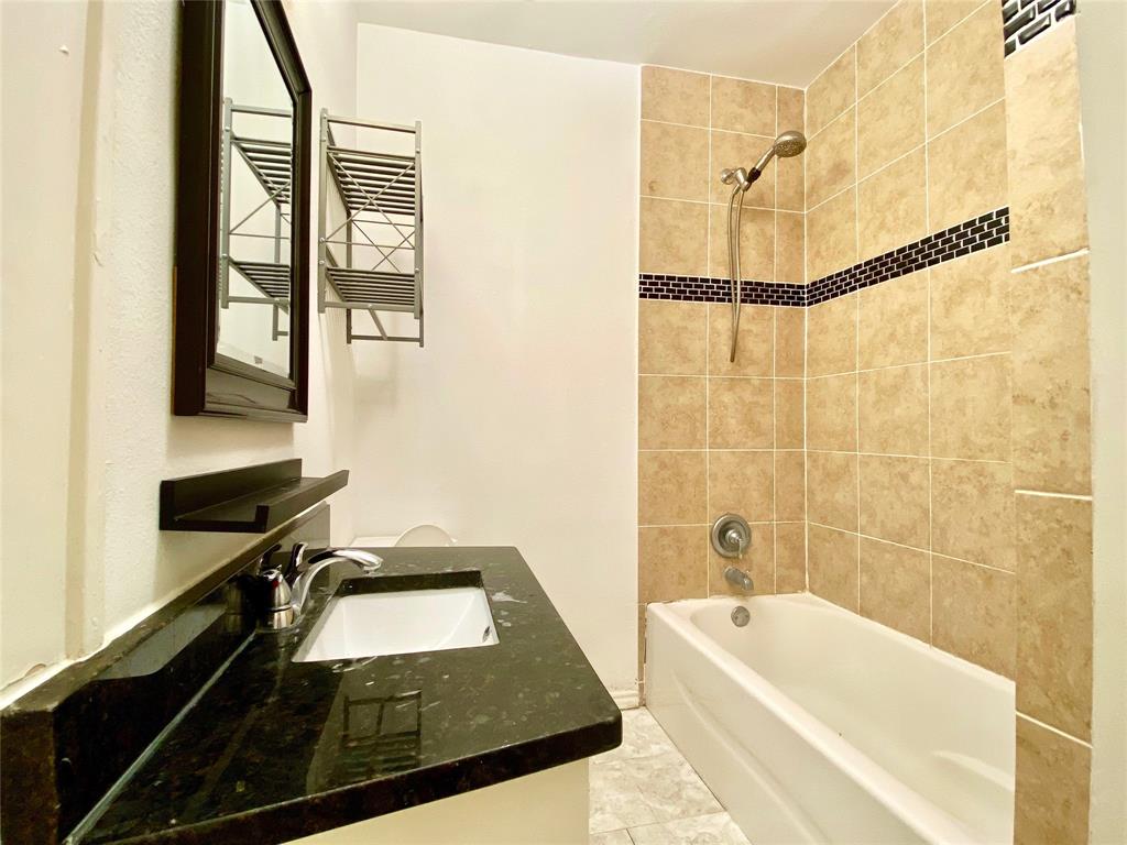 Bowser & Lemons Oak Lawn & # - Residential