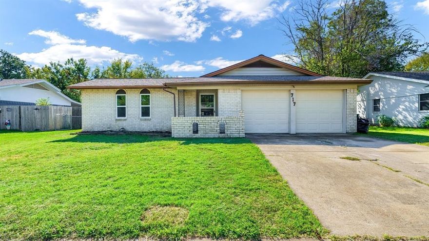 Beautiful remolded home in the heart of Crowley. Enjoy the custom walk in shower, soft close solid wood cabinets, quartz countertops and LVP flooring. This house would make a perfect first time home for anyone come view today.