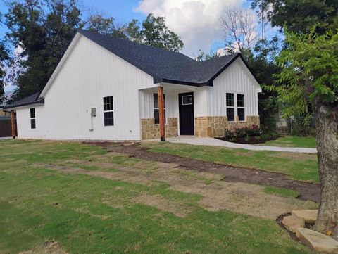 A home in Mineral Wells