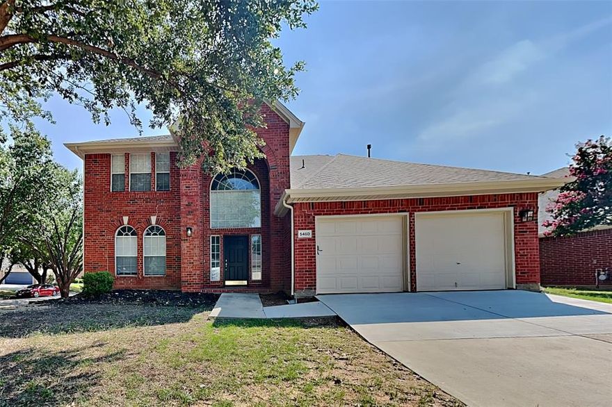 Charming 4 bed, 2.5 bath 2,820 sq ft home in Fort Worth! Open kitchen concept with updated counters. Primary suite with attached bathroom. Spacious backyard, great for gatherings! Pets accepted on a case by case basis. Additional admin fees apply. The Fireplace is decorative. Schedule your showing today! This home is as-is.  

This home may be located within a Homeowners Association (HOA) community. If so, residents will be responsible for adhering to all HOA rules and regulations. Please contact your agent or landlord's agent for more information.