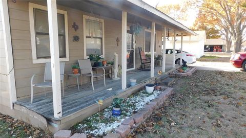 605 E Hunt Street Leonard TX 75452