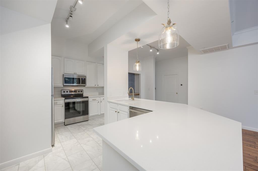 3225 Turtle Creek Boulevard 226