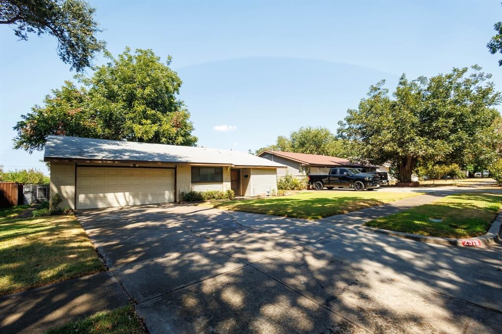 2919 Bergen Lane