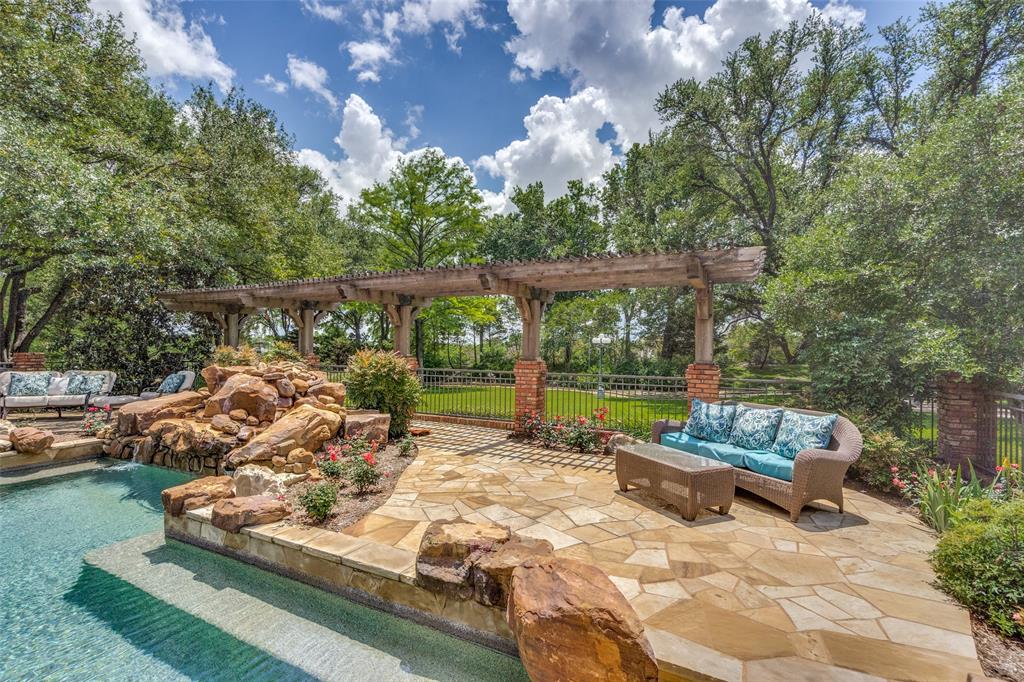 Willow Bend Country Ph One-R - Residential