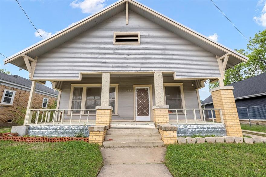 Close to Tarleton State University is this 3 BR 2 Bath Home.  Property has a nice fenced back yard and a one car carport with storage. Have you ever wondered if you could buy something in Stephenville for under $200K?  Here's your opportunity!  Home also has a metal roof and updated hardy plank siding on one side of house.  Easy to show.