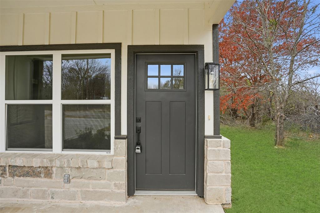 5529 Mercedes Circle