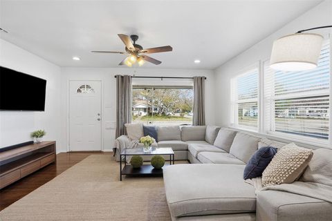 Photo of 5501 Durham Avenue, Fort Worth, TX 76114 (MLS # 21128952)